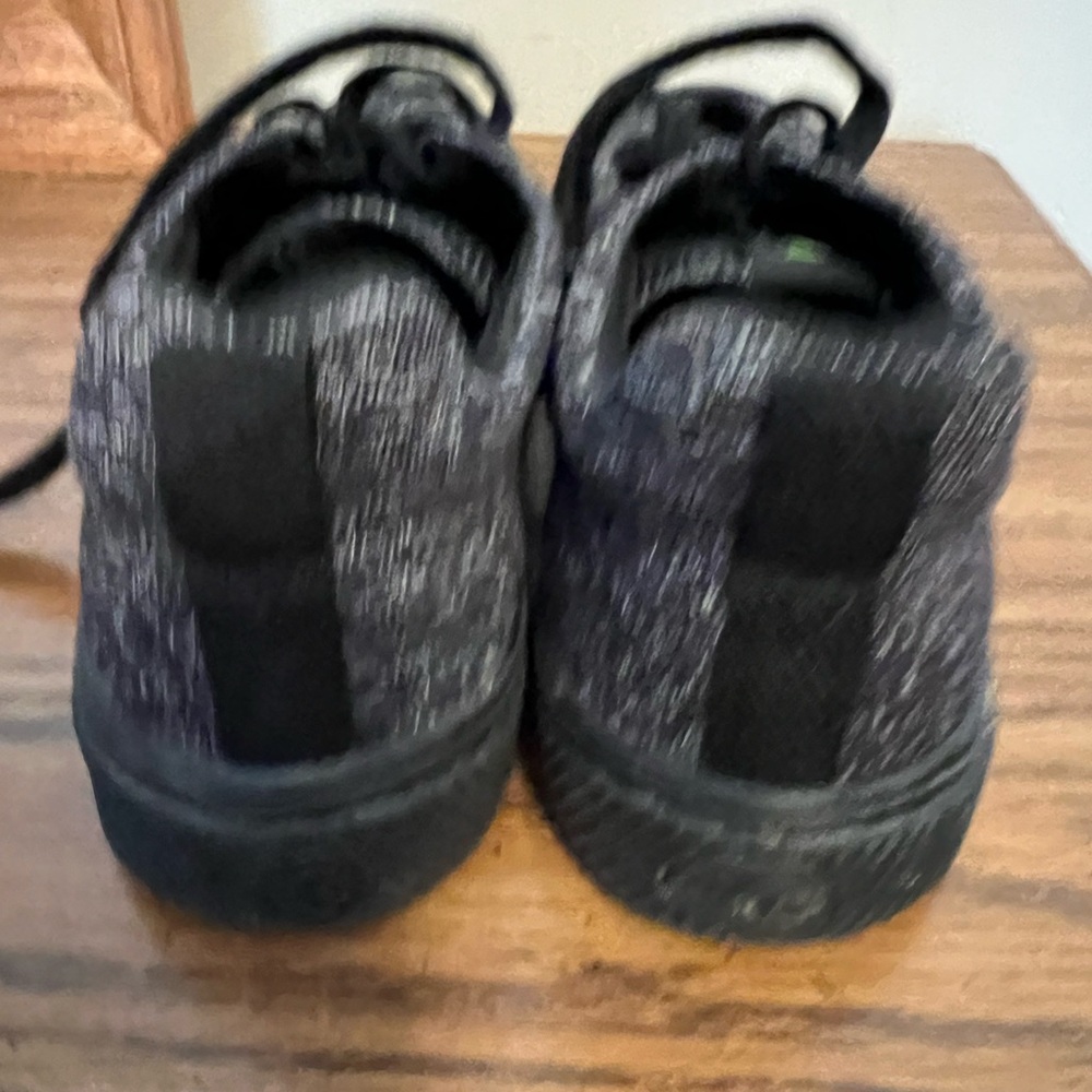 Cariuma Black Gray Casual woven bamboo knit IBI Sneakers. Sustainable - Picture 8 of 10